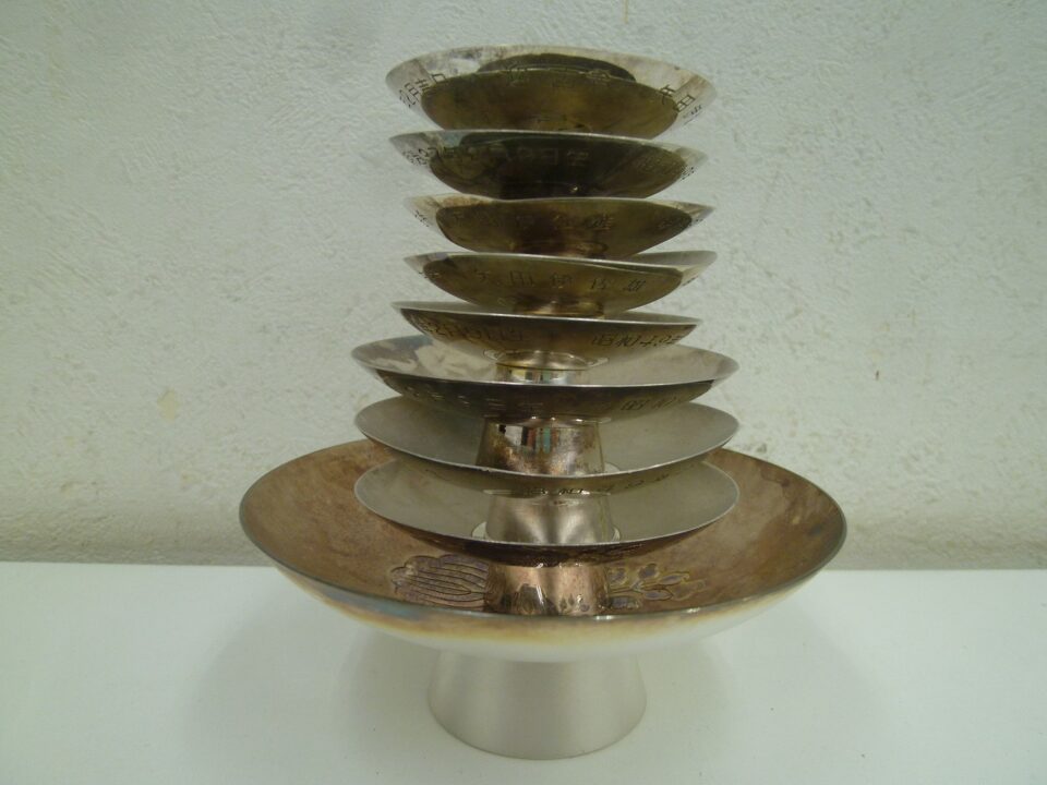 「銀杯をまとめてお売り頂きました　沼津市の金のクマ」　銀相場も上がっているのでまとまった金額に♪