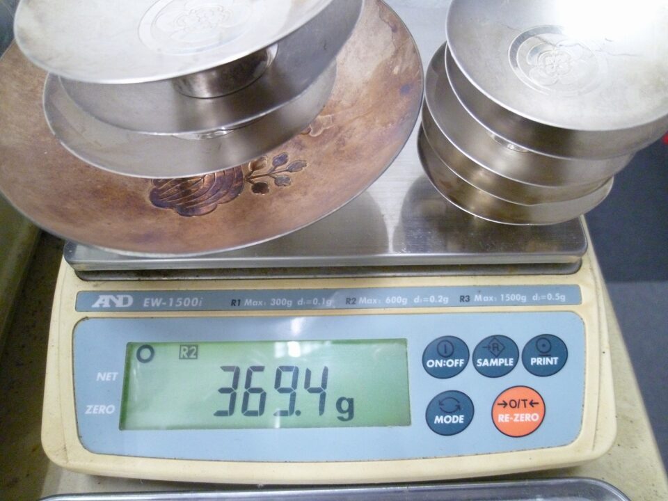 「銀杯をまとめてお売り頂きました　沼津市の金のクマ」　銀相場も上がっているのでまとまった金額に♪