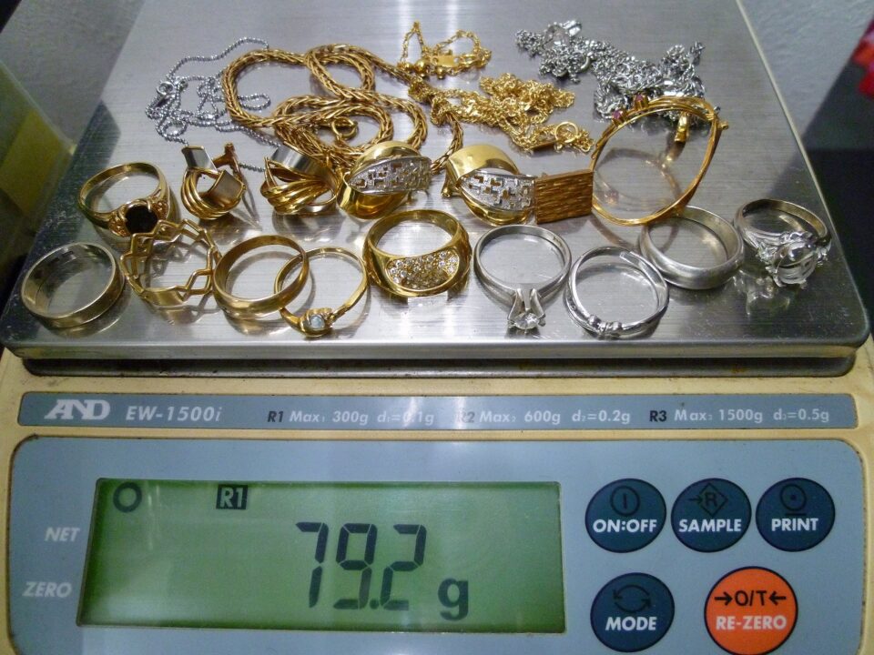 「金プラチナのアクセサリーを大量にお買い取り♪　沼津市の金のクマ」金相場も再上昇中です(^^♪