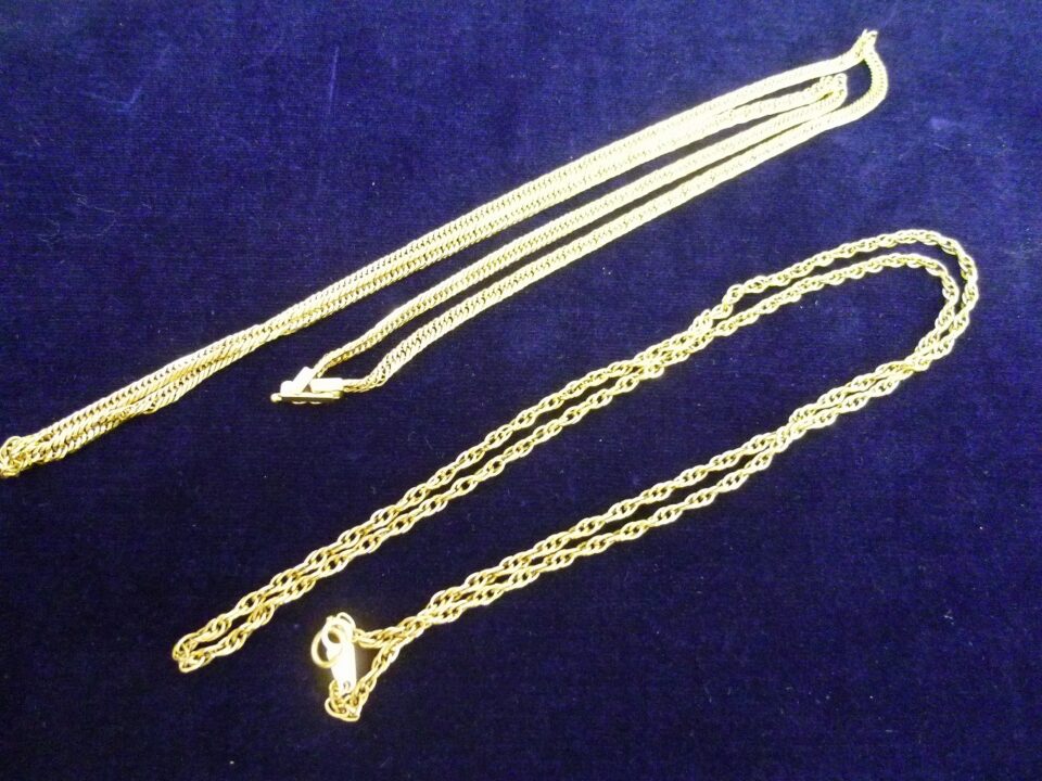 「昭和・平成初期のアクセサリーは重いです　沼津の金のクマ」18金のネックレス2点で約25グラム♪