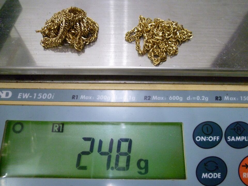 「昭和・平成初期のアクセサリーは重いです　沼津の金のクマ」18金のネックレス2点で約25グラム♪