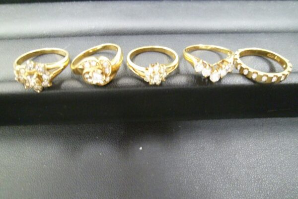 「ダイヤ付き18金の指輪をまとめてお買い取り　沼津の金のクマ」金相場は過去最高に肉薄中(^^♪