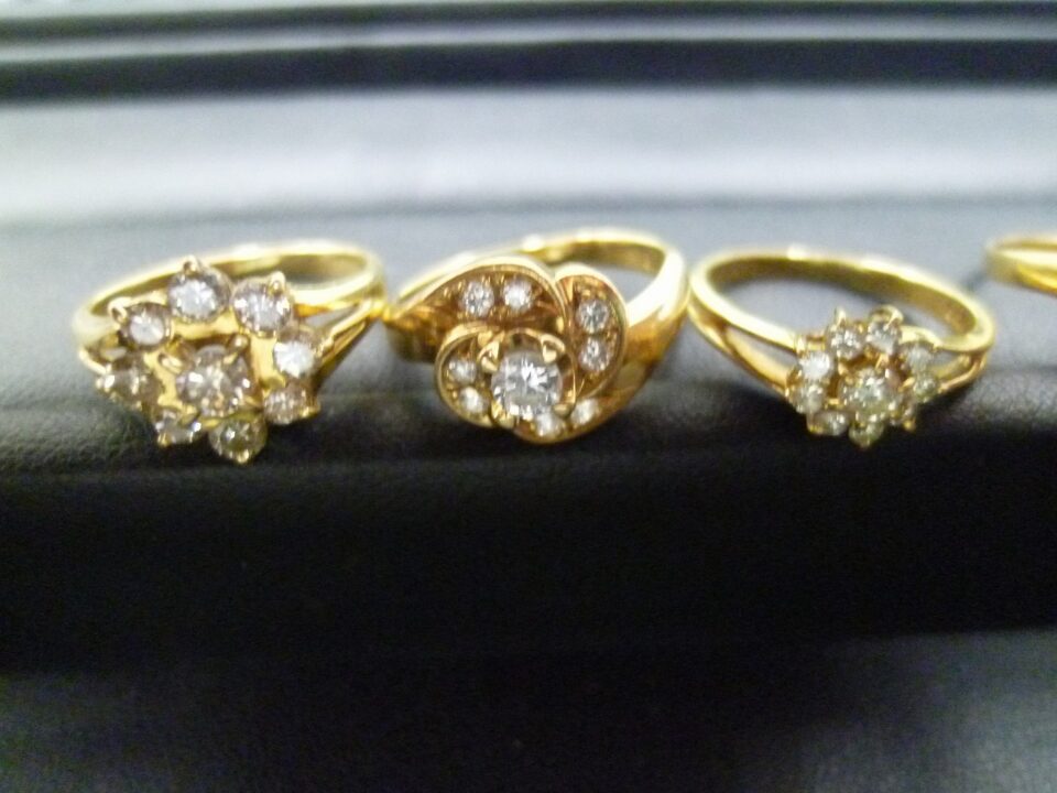 「ダイヤ付き18金の指輪をまとめてお買い取り　沼津の金のクマ」金相場は過去最高に肉薄中(^^♪