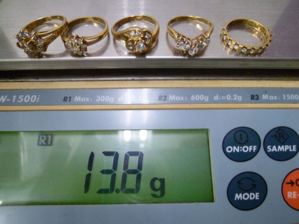 「ダイヤ付き18金の指輪をまとめてお買い取り　沼津の金のクマ」金相場は過去最高に肉薄中(^^♪