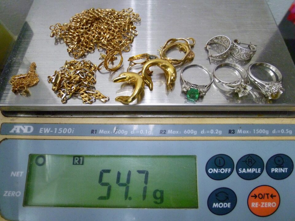 「年末大掃除の品物の中に貴金属アクセサリーが大量に♪　沼津の金のクマ」金銀プラチナ揃って過去最高