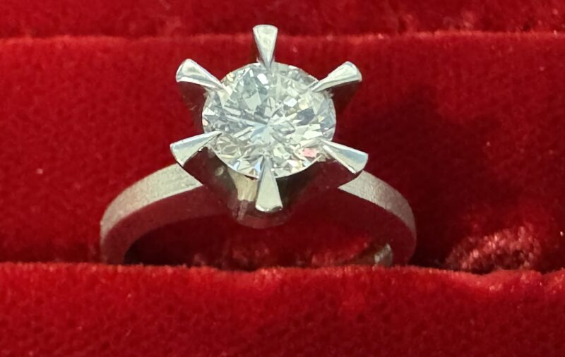 姶良市でプラチナ、ダイヤの買取なら、買取専門金のクマ姶良店へ