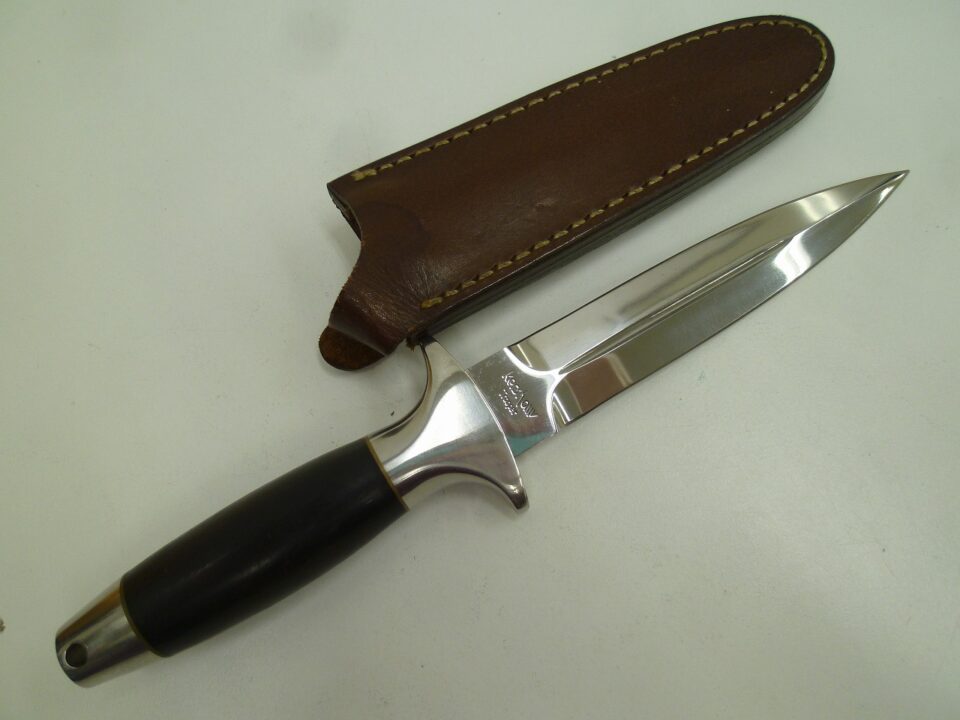 「包丁だけでなく、　ナイフの買い取りもOKです　沼津の金のクマ」　実は意外と多いのかも？？？