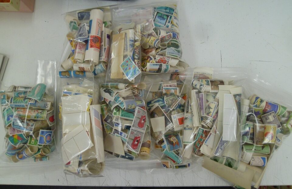 「切手の相場は下落加速中　沼津の金のクマ」　11月に切手での支払い条件の変更が発表されました