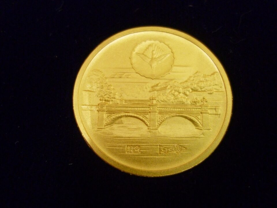 「記念メダルは素材が重要です　沼津の金のクマ」　今回の記念メダルは純金製でした