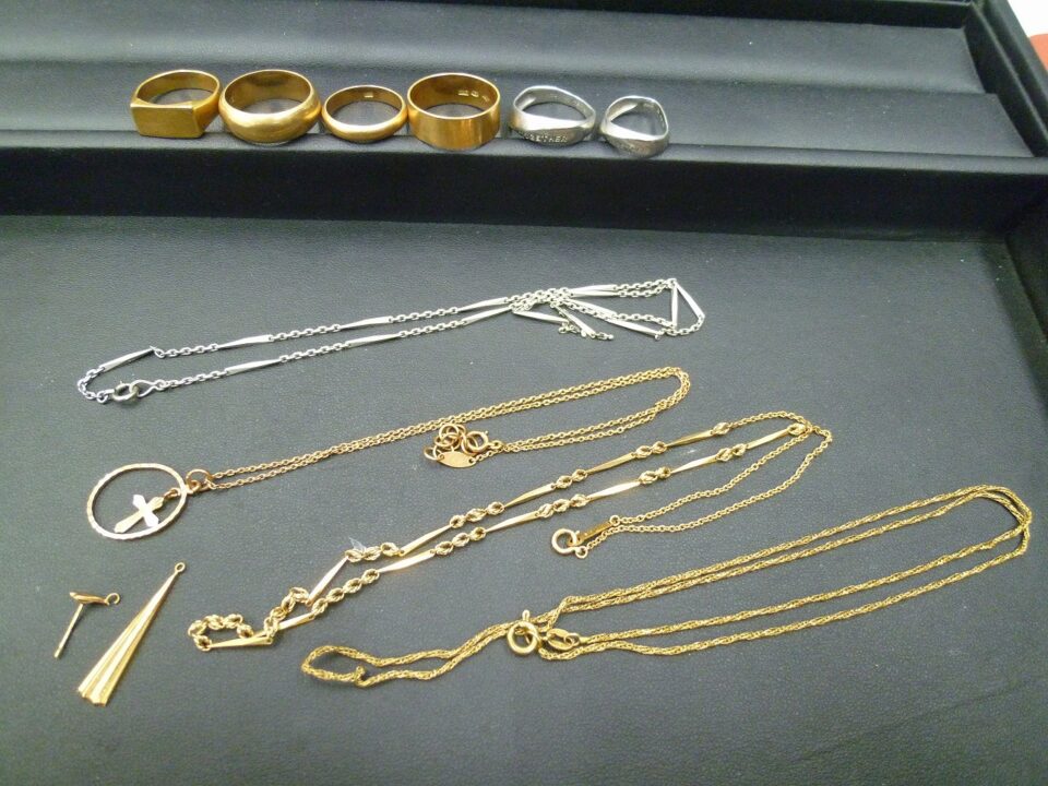 「使わなくなったアクセサリーをまとめてお買い取り　沼津の金のクマ」金・銀・プラチナ過去最高更新中