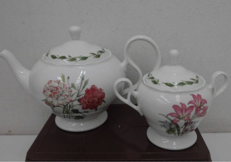 「ノリタケのポットセットをお買い取り　沼津の金のクマ」処理の仕方などの相談もお気軽にどうぞ♪