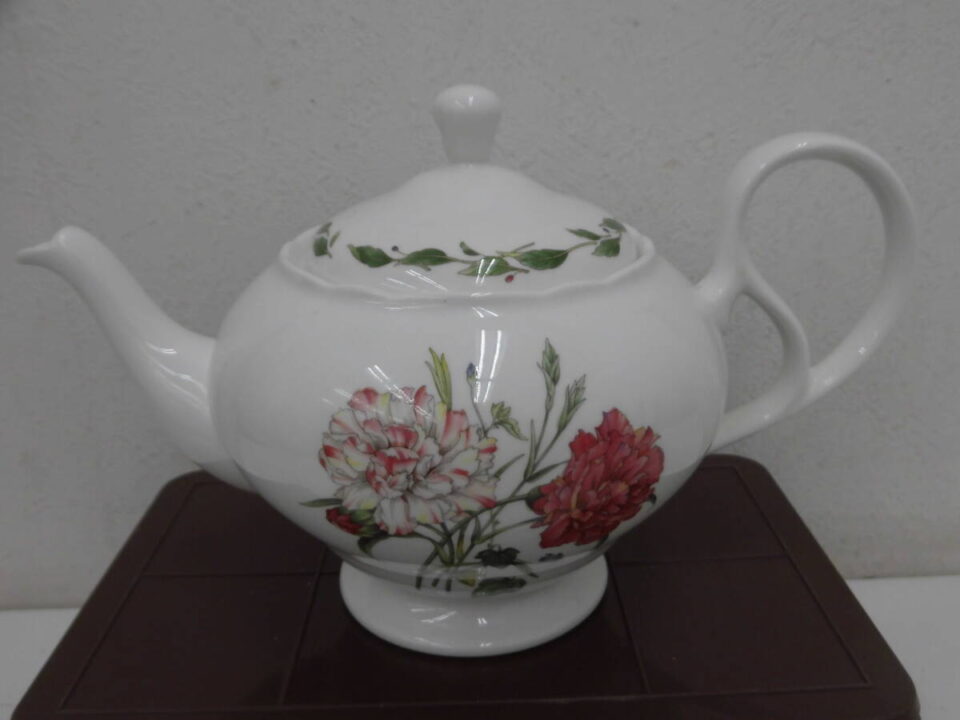 「ノリタケのポットセットをお買い取り　沼津の金のクマ」処理の仕方などの相談もお気軽にどうぞ♪