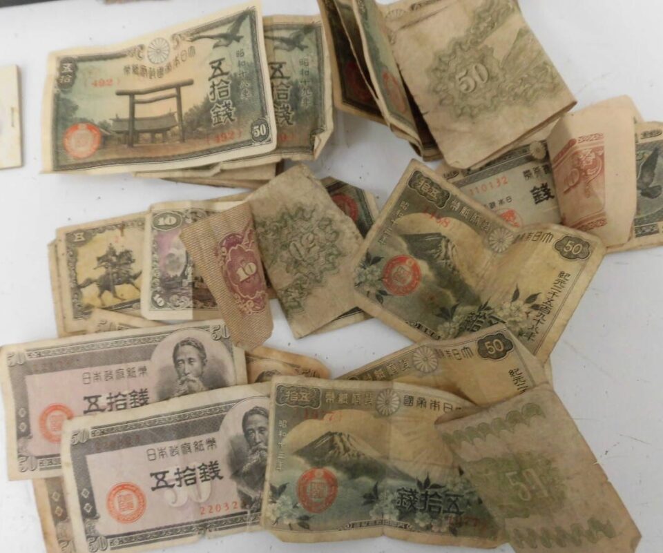 「古銭の査定や買い取りもお任せ下さい　沼津の金のクマ」　古い家の掃除で出て来る事が多いですね