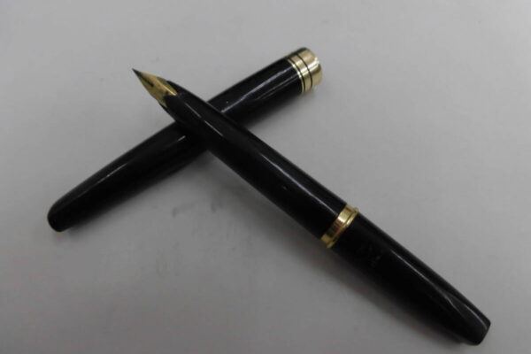 「片付けで万年筆が出てきたら大チャンス♪　沼津の金のクマ」　万年筆はまずペン先をチェックです