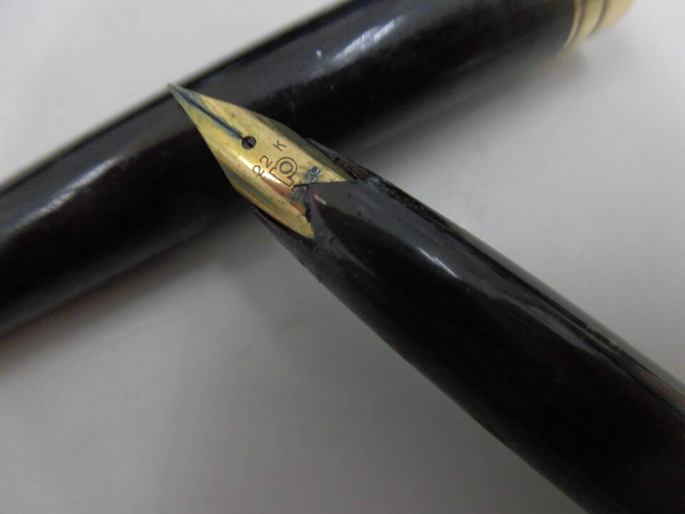 「片付けで万年筆が出てきたら大チャンス♪　沼津の金のクマ」　万年筆はまずペン先をチェックです