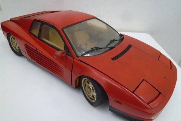 「プラモデルなど模型も買い取ります　沼津の金のクマ」　今回は1/8スケール　本気のフェラーリです