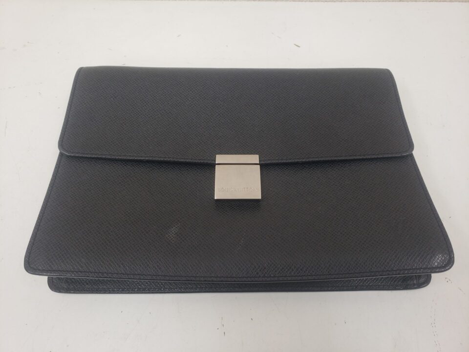 LV ルイヴィトン タイガ セレンガ クラッチバックお持ち頂きました