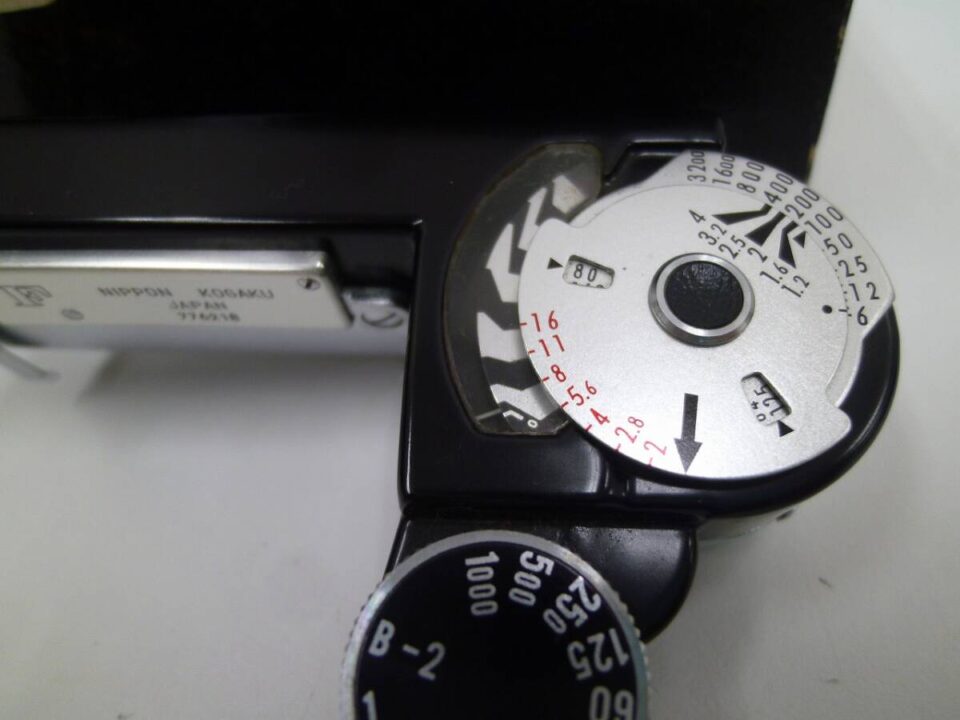 「カメラは本体やレンズ以外のパーツも金額付くものあります　沼津の金のクマ」　今回は露出計です♪