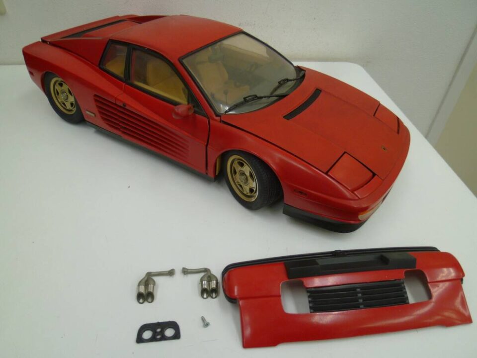 「プラモデルなど模型も買い取ります　沼津の金のクマ」　今回は1/8スケール　本気のフェラーリです