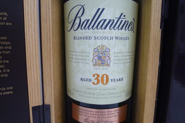 「ウイスキーなどのお酒の買い取りもお任せ下さい　沼津の金のクマ」　飲まないお酒もお任せ下さい！