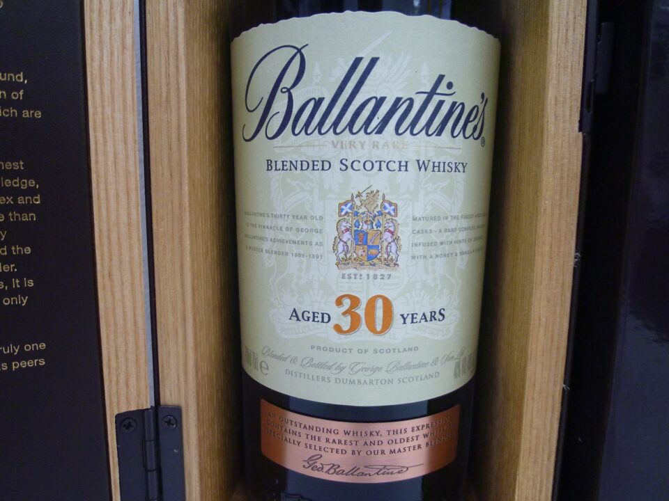 「ウイスキーなどのお酒の買い取りもお任せ下さい　沼津の金のクマ」　飲まないお酒もお任せ下さい！