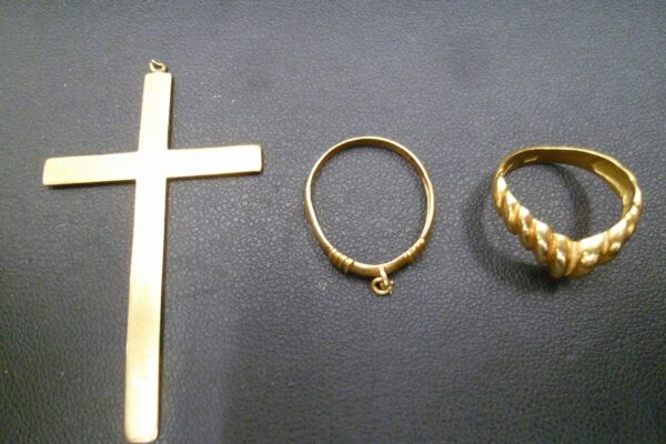 「使わなくなったアクセサリー買い取ります　沼津の金のクマ」金じゃなくても買い取り大歓迎(^^♪