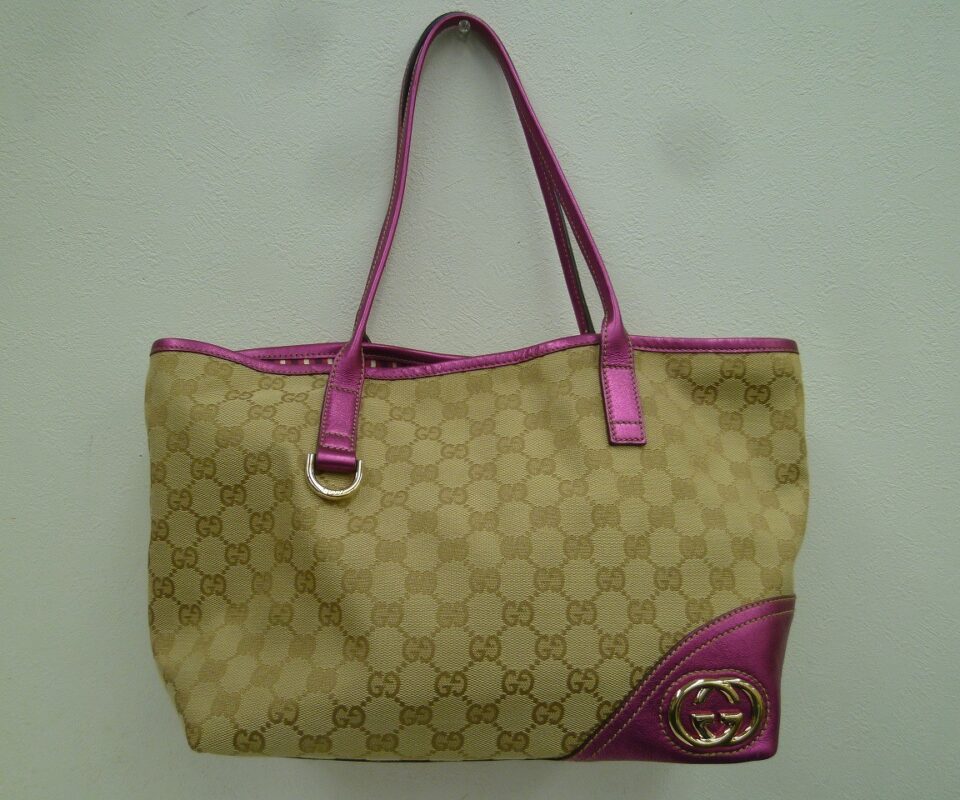 「グッチのバッグをお買い取り♪　沼津の金のクマ」　GGロゴの肩掛けショルダーです