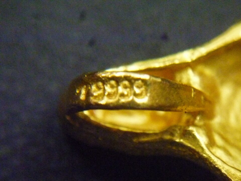 「純金の観音様の小さな置物をお買い取り 沼津の金のクマ」小さくても純金なので2ケタ万円確定ですね