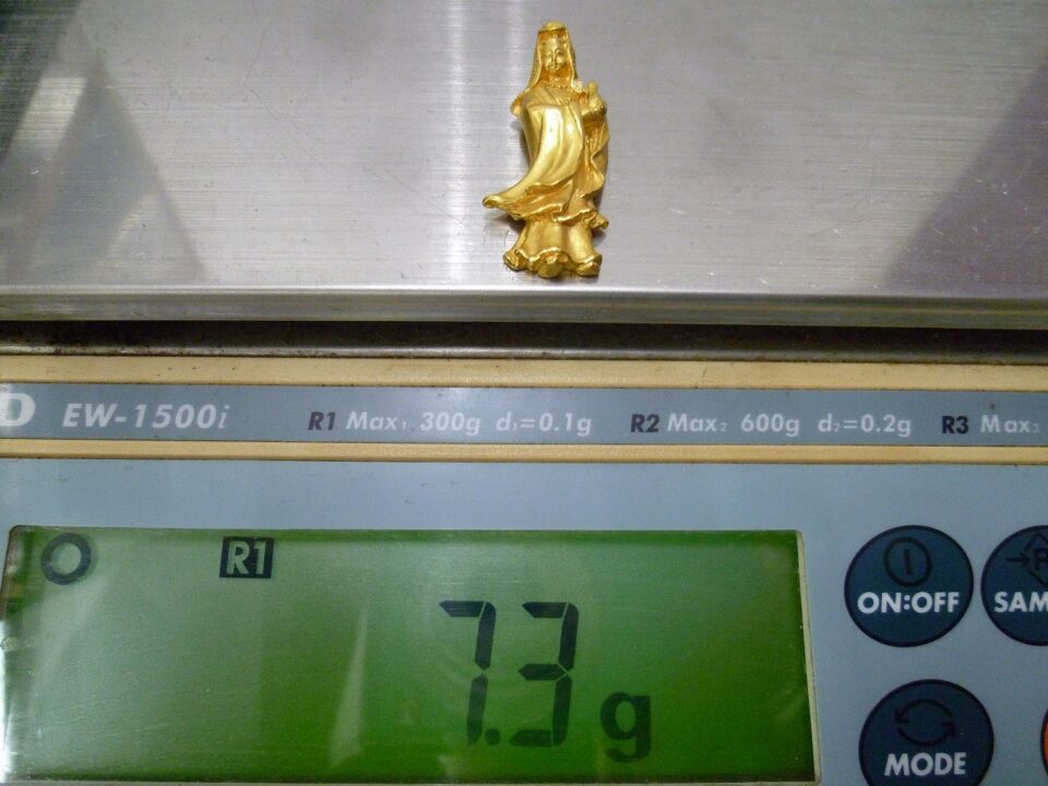 「純金の観音様の小さな置物をお買い取り 沼津の金のクマ」小さくても純金なので2ケタ万円確定ですね