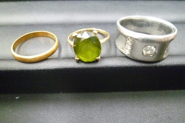 「使わなくなったアクセサリーをお買い取り　沼津の金のクマ」　プラチナのリングの重量感がスゴいです