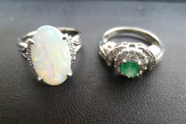 「プラチナリングを2点お買い取り　沼津の金のクマ」最近の貴金属相場は急騰・急落なく安定しています