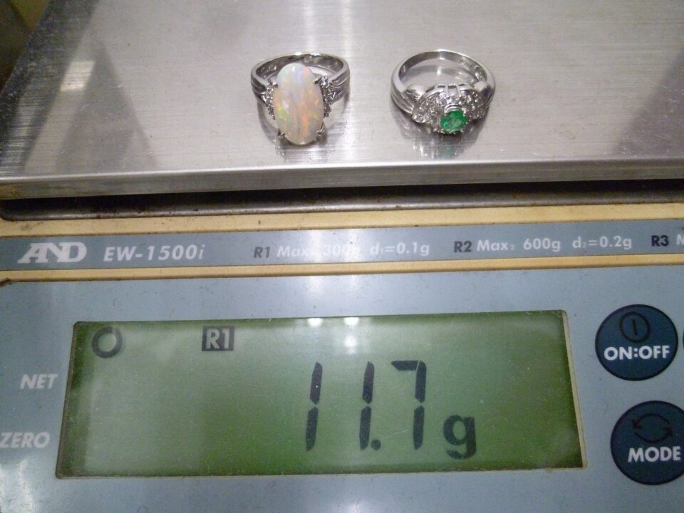 「プラチナリングを2点お買い取り　沼津の金のクマ」最近の貴金属相場は急騰・急落なく安定しています