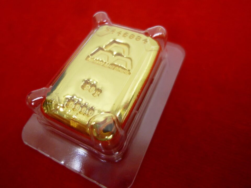 「50グラムの金のインゴットをお買い取り♪　沼津の金のクマ」　インゴット分割のご相談もお気軽に♪