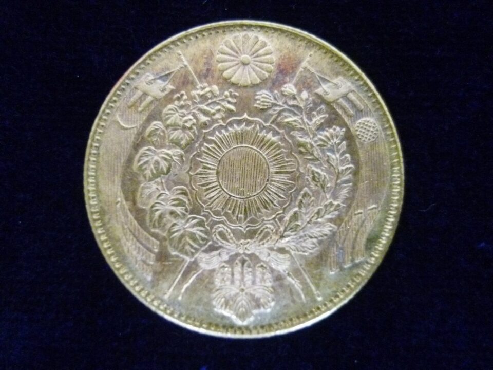「古銭もお任せ下さい　今回は明治の5円金貨です　沼津の金のクマ」　次回は小判をお売り頂けるかも？