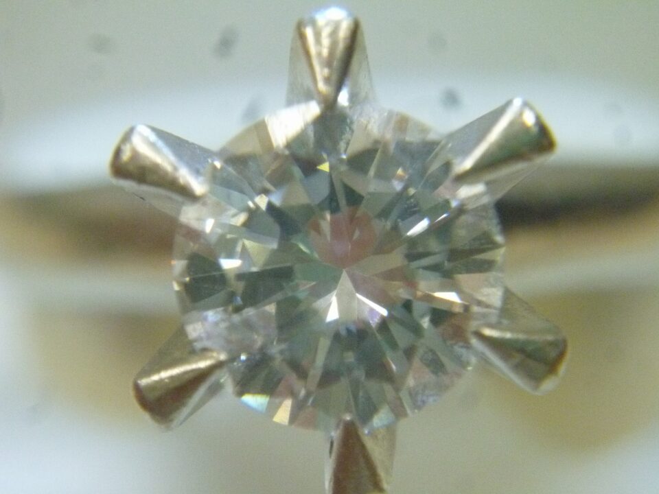 「買い取り店スタッフでもダイヤの査定を出来る人と出来ない人がいる　沼津の金のクマ」　見分け方は？