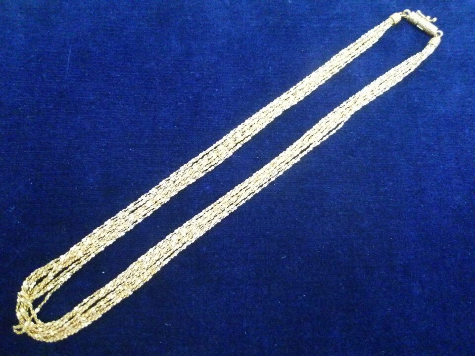「ボリューム感のある18金ネックレスをお買い取り　沼津の金のクマ」昔の物は重量のある物が多いです