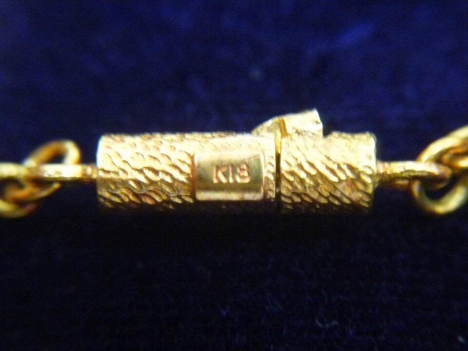 「ボリューム感のある18金ネックレスをお買い取り　沼津の金のクマ」昔の物は重量のある物が多いです
