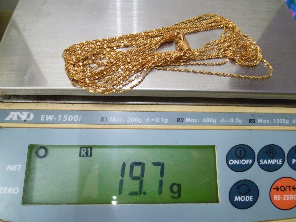 「ボリューム感のある18金ネックレスをお買い取り　沼津の金のクマ」昔の物は重量のある物が多いです