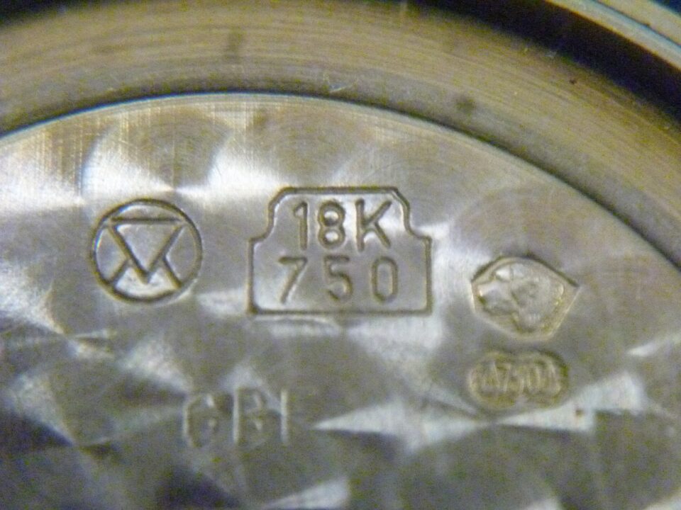 「オメガの金無垢時計のケース部分をお買い取り　沼津の金のクマ」尾錠は残念ながら金ではなかったです