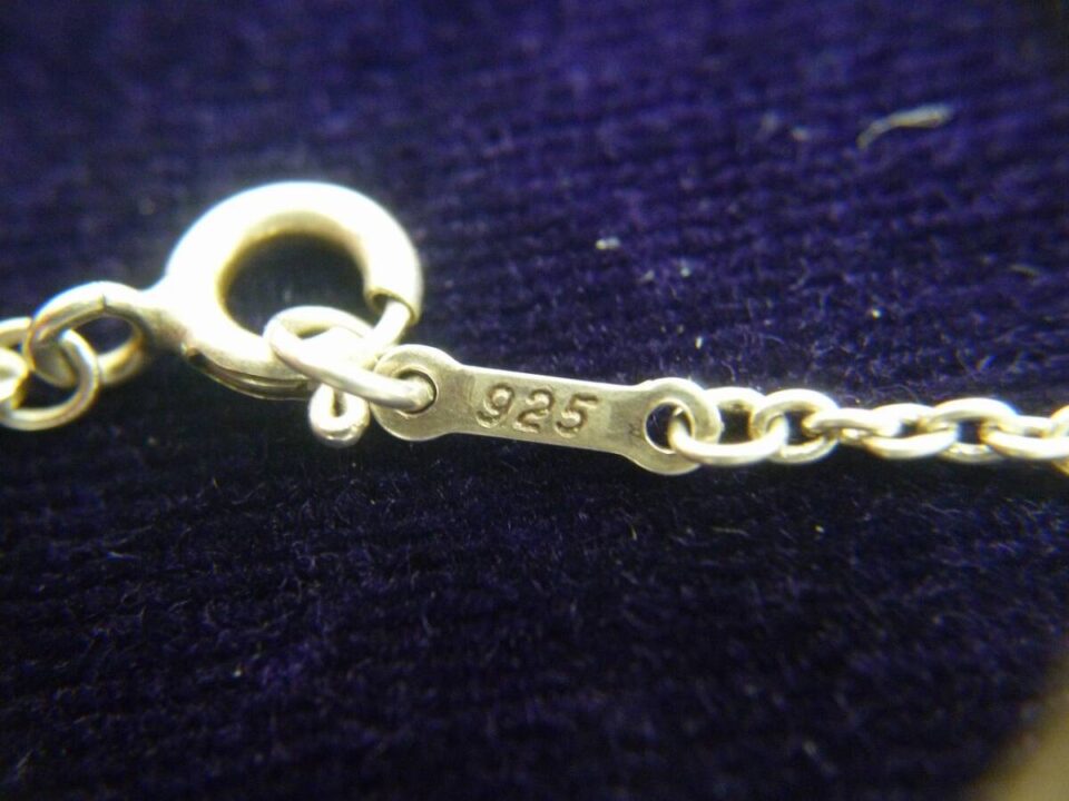 「ティファニーのシルバーネックレスをお買い取り 沼津の金のクマ」ティファニーのアクセは多いです♪