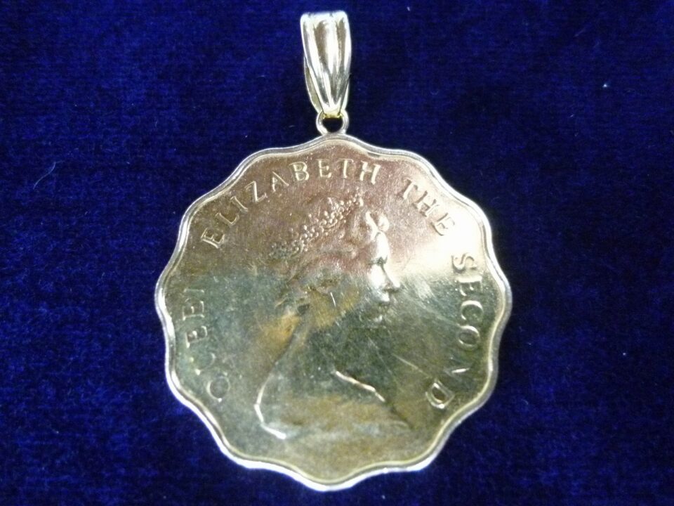 「沼津市 金買取」以前に査定でお持ち頂いた18金製のネックレストップをお買い取り♪