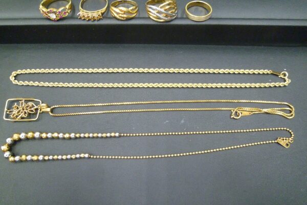 「沼津市 貴金属買取」金とプラチナのアクセサリーをまとめてお売り頂きました。お盆明けの金相場好調です♪