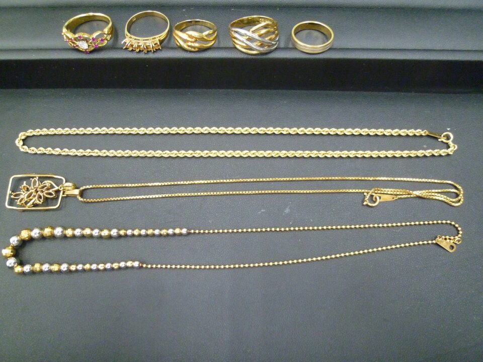 「沼津市 貴金属買取」金とプラチナのアクセサリーをまとめてお売り頂きました。お盆明けの金相場好調です♪
