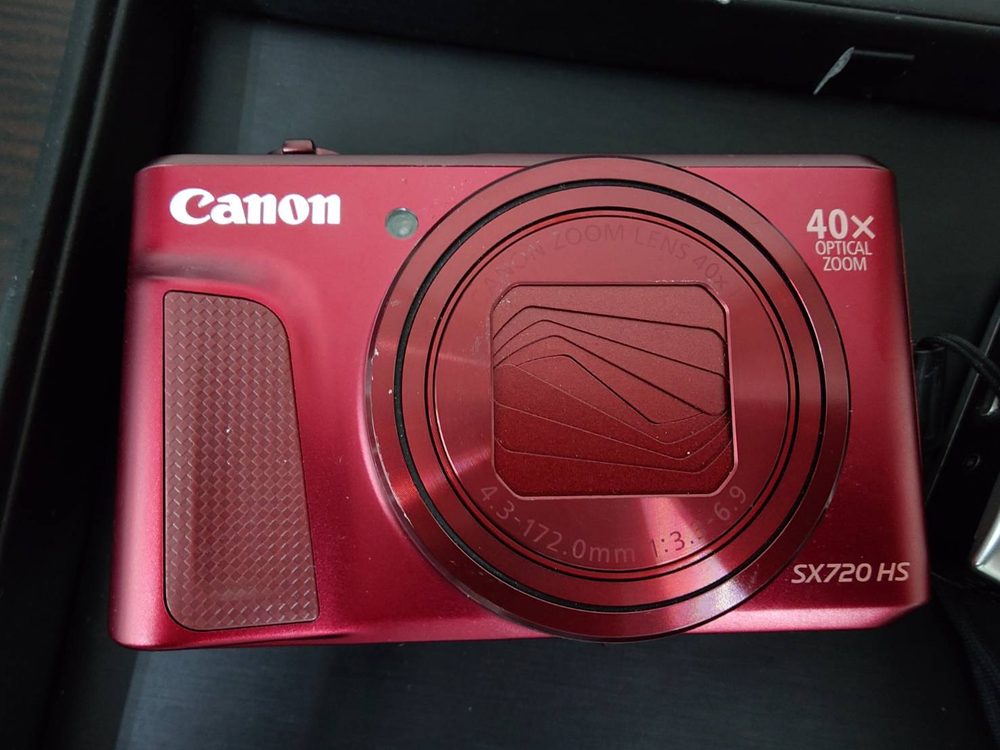 キヤノン PowerShot SX720 HS の前面と40倍ズームの表記
