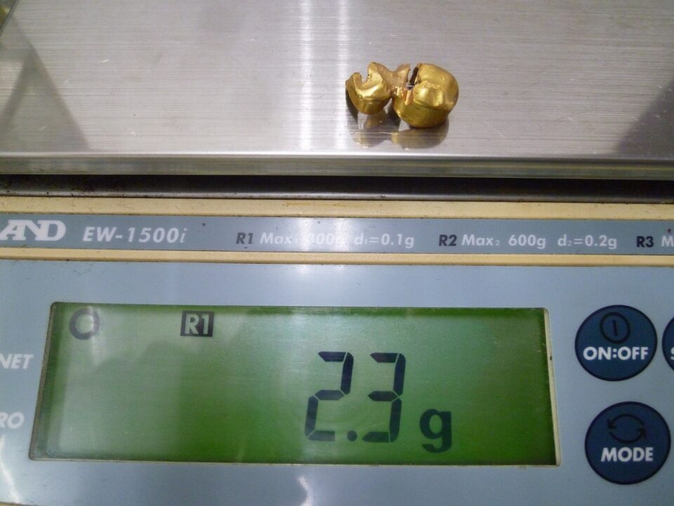 「沼津市 金歯 買取」金歯も立派な金製品です　これって金歯？　そんな時も金のクマ沼津店にどうぞ♪