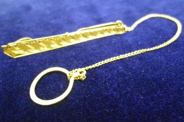 「沼津市 金 買取」遺品整理で頂いた品物が実は金でした。長年の感覚って大事ですね♪