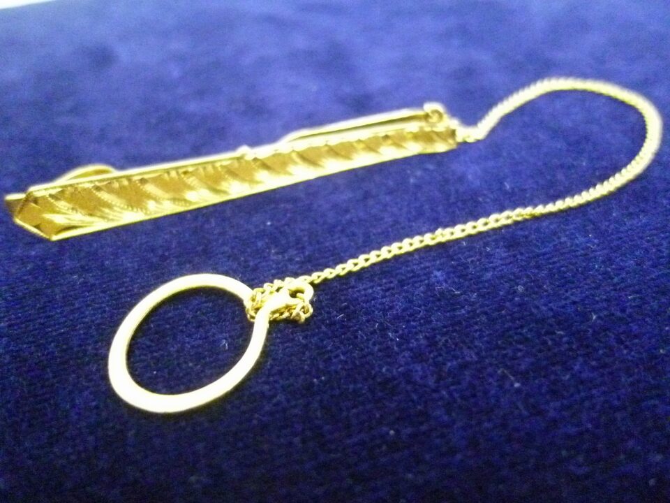 「沼津市 金 買取」遺品整理で頂いた品物が実は金でした。長年の感覚って大事ですね♪