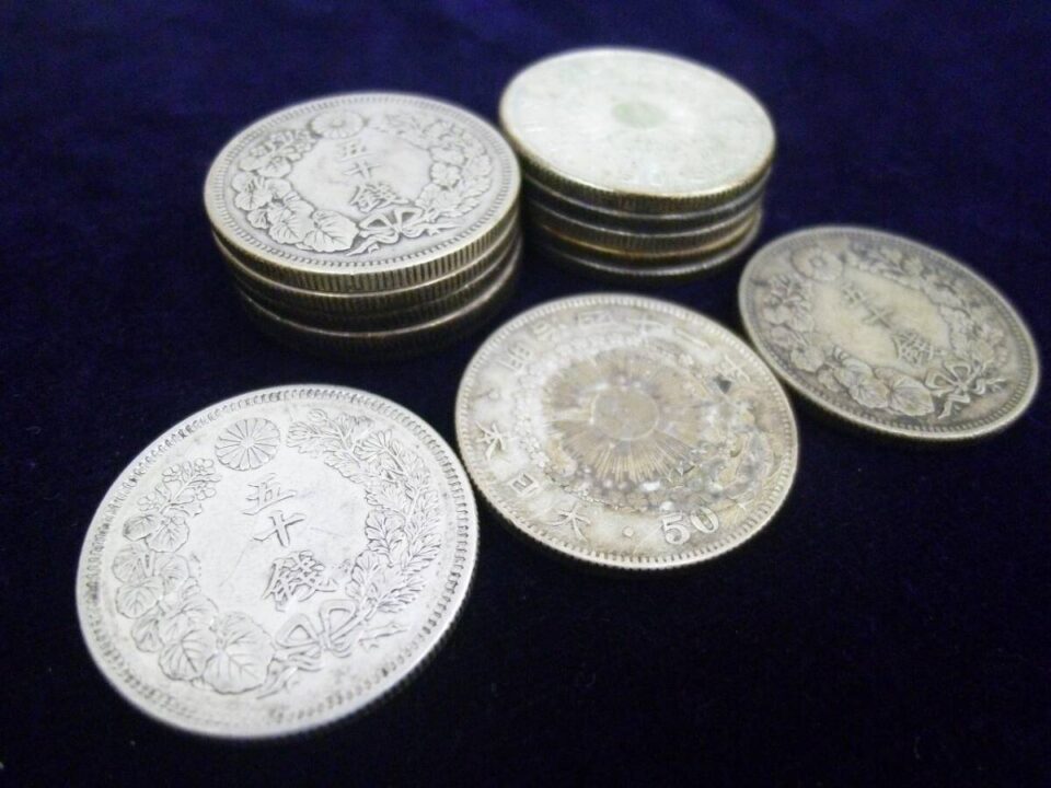 「沼津市」 古銭の買い取りも 金のクマ沼津店にお任せ♪ 遺品整理や生前整理などで出て来る事が多いです